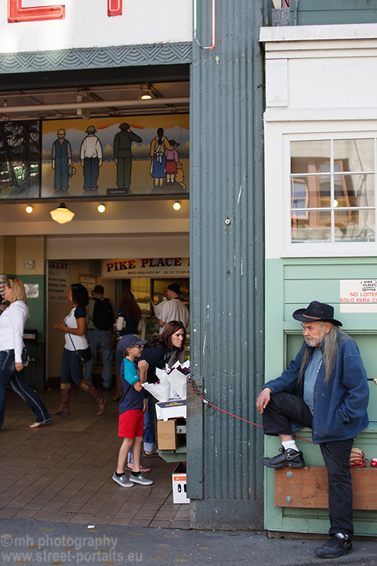ray fisherman - pikes place market seattle
