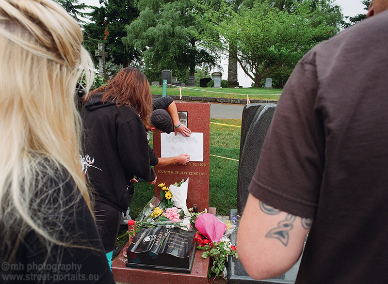 graveyard tourists 5 - bruce and brandon lee's grave site - 15th avenue east - seattle