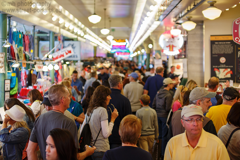 people of pikes place market seattle